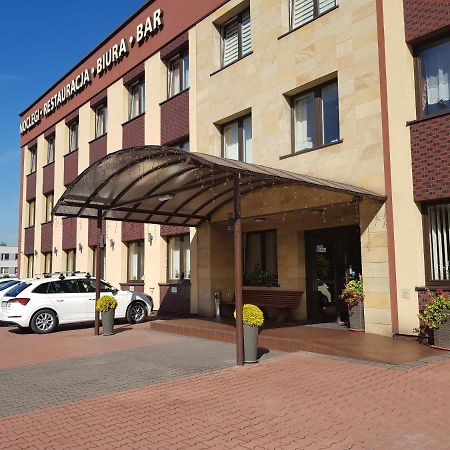 Gosciniec Biznesowy Hostel ดองโบรวา กูร์นิตชา ภายนอก รูปภาพ