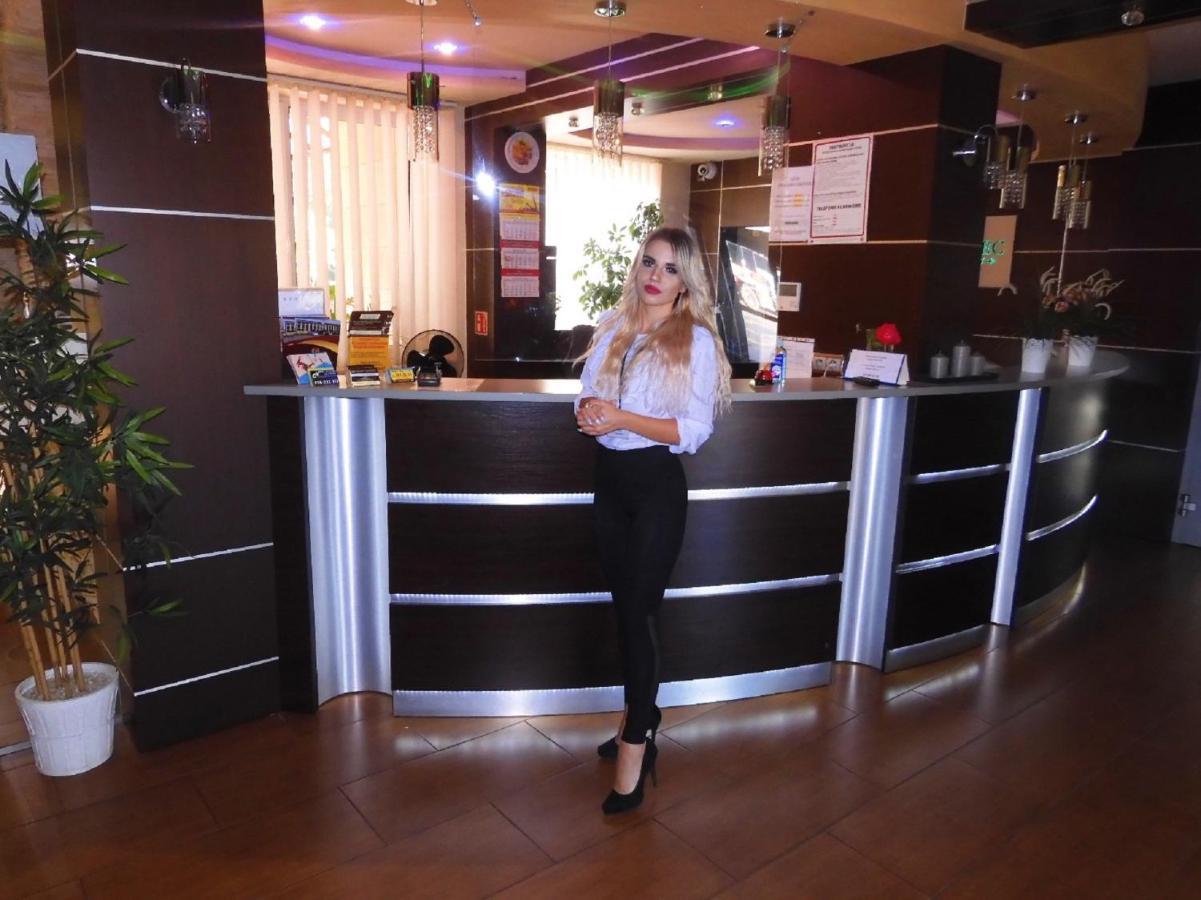 Gosciniec Biznesowy Hostel ดองโบรวา กูร์นิตชา ภายนอก รูปภาพ