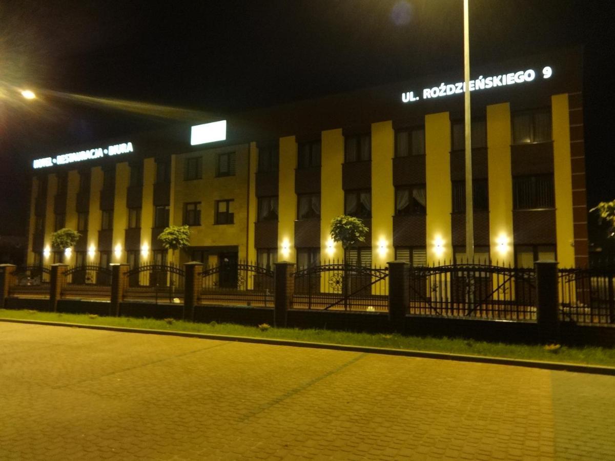 Gosciniec Biznesowy Hostel ดองโบรวา กูร์นิตชา ภายนอก รูปภาพ