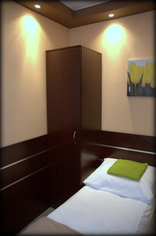 Gosciniec Biznesowy Hostel ดองโบรวา กูร์นิตชา ห้อง รูปภาพ