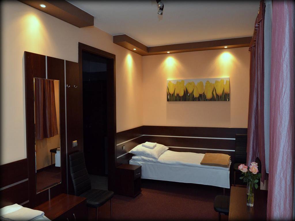 Gosciniec Biznesowy Hostel ดองโบรวา กูร์นิตชา ห้อง รูปภาพ