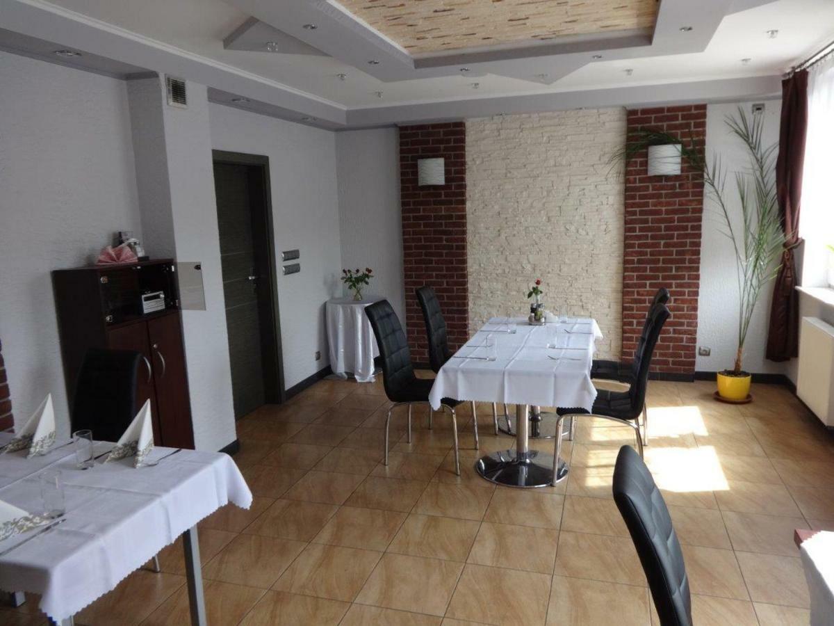 Gosciniec Biznesowy Hostel ดองโบรวา กูร์นิตชา ภายนอก รูปภาพ